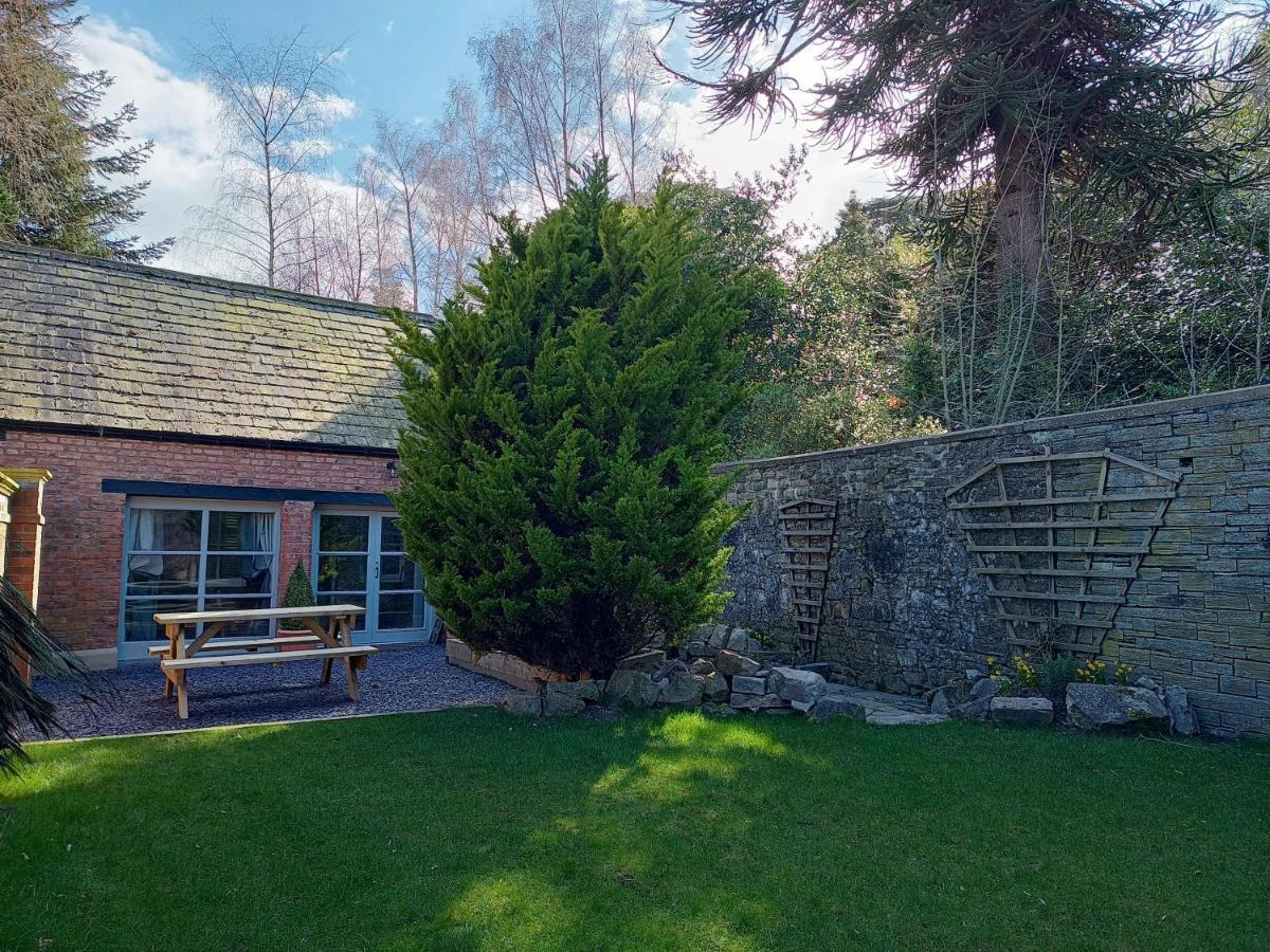 The West Wing At Eriviat Hall Hot Tub Henllan  Exterior photo